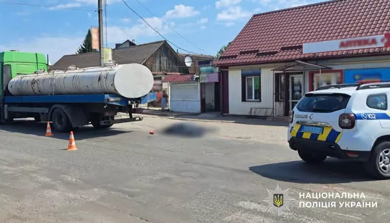 У Брусилові під колесами вантажівки загинула 55-річна жінка