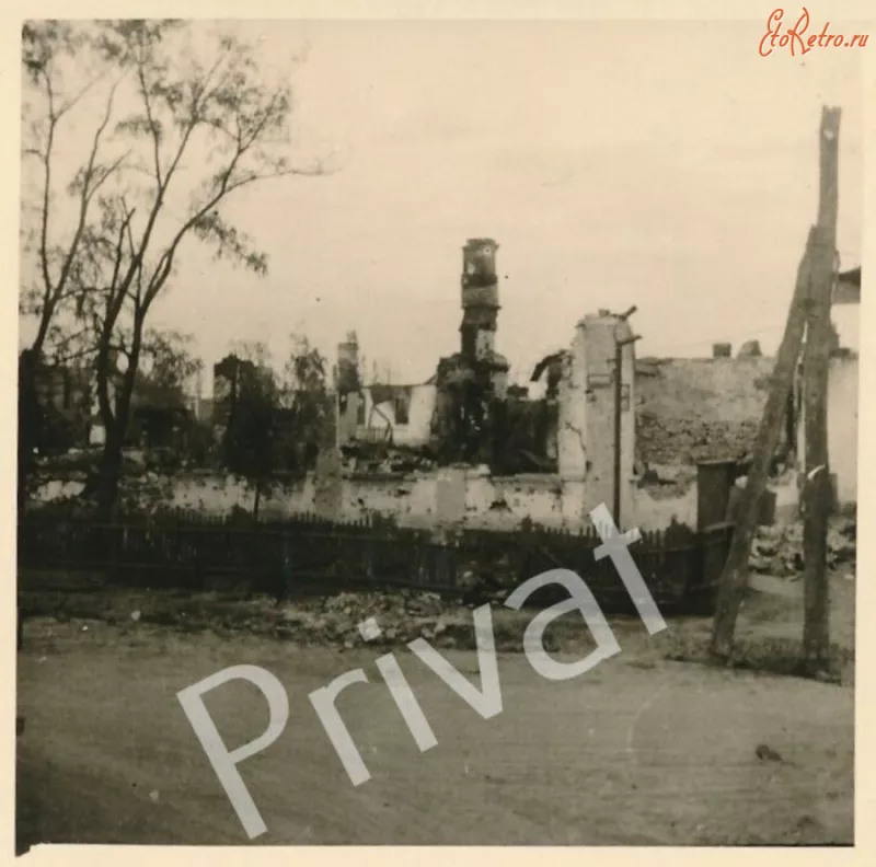 Згарище з уцілілою вежею, 1941