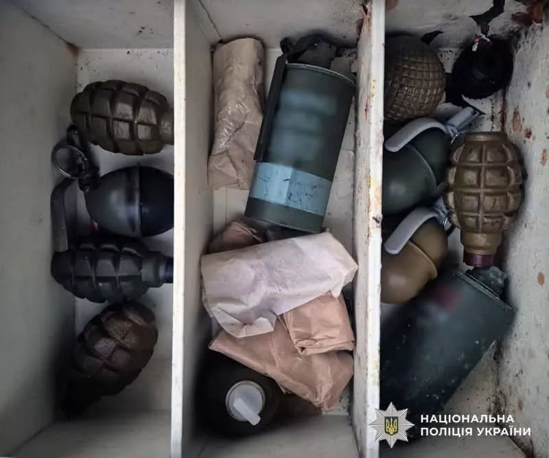 На Житомирщині чоловік надіслав дружині гранату поштою: вдома знайшли ще 10 боєприпасів
